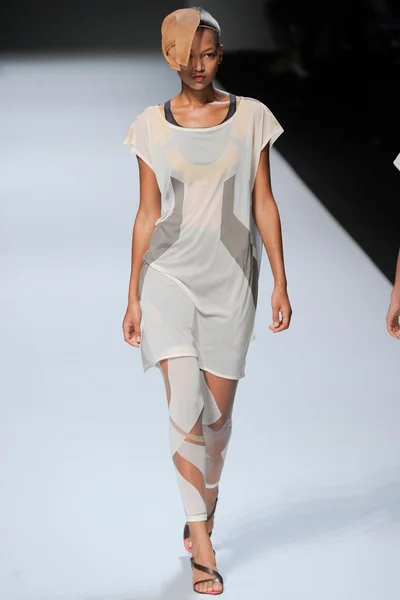 Look 14